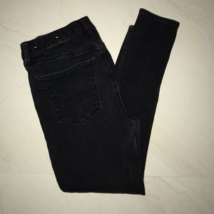 AMERICAN EAGLE Super High Rise Black Jegging